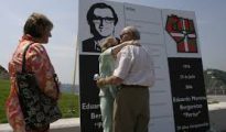 Los padres de Pertur en el homenaje por el 30 aniversario de su desaparición