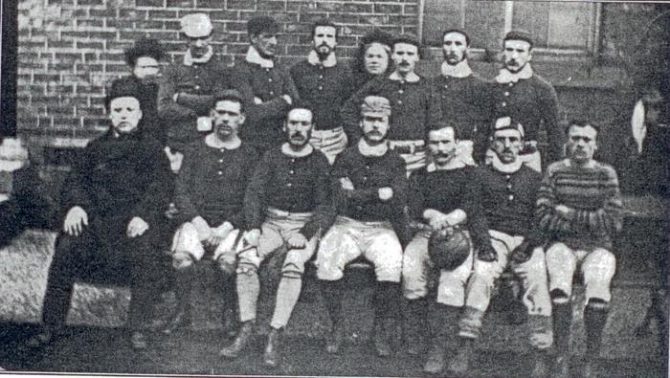 Es en 1857 durante la llegada del invierno a Sheffield, la quinta ciudad más habitada de Inglaterra, cuando nace el primer club de la historia del fútbol.