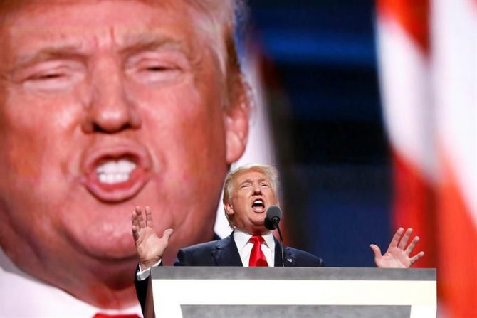 El candidato republicano a la presidencia, Donald Trump, ofrece un discurso durante el día de cierre de la Convención Nacional Republicana 2016, el 21 de julio de 2016, en el Quicken Loans Arena de Cleveland, Ohio (EE. UU.).