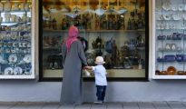 Una mujer con burka visitando Garmisch-Partenkirchen, en Alemania