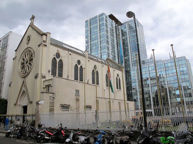 Exterior de la iglesia Santa Rita.