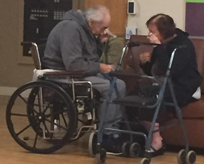 Wolf y Anita lloran en el momento de la despedida