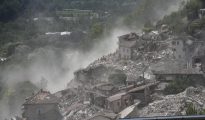 Vista de los destrozos causados por el terremoto en la localidad de Arquata del Tronto, en la provincia de Ascoli Piceno, región de Marche, en el centro de Italia.