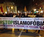 Musulmanes catalanes se manifiestan contra la islamofobia.