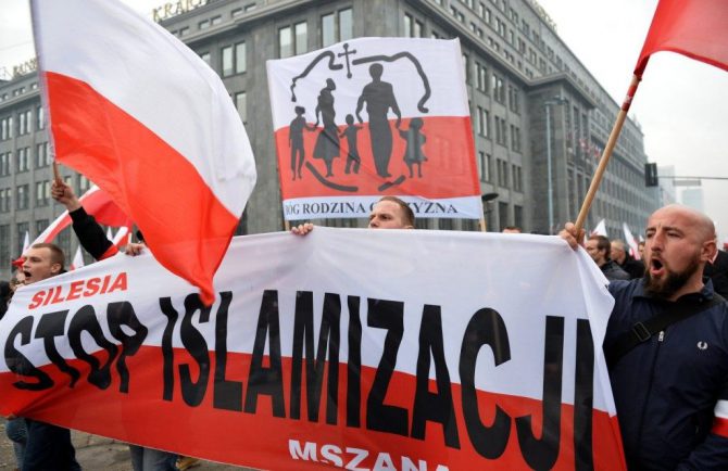 Polacos contra la islamización del país.