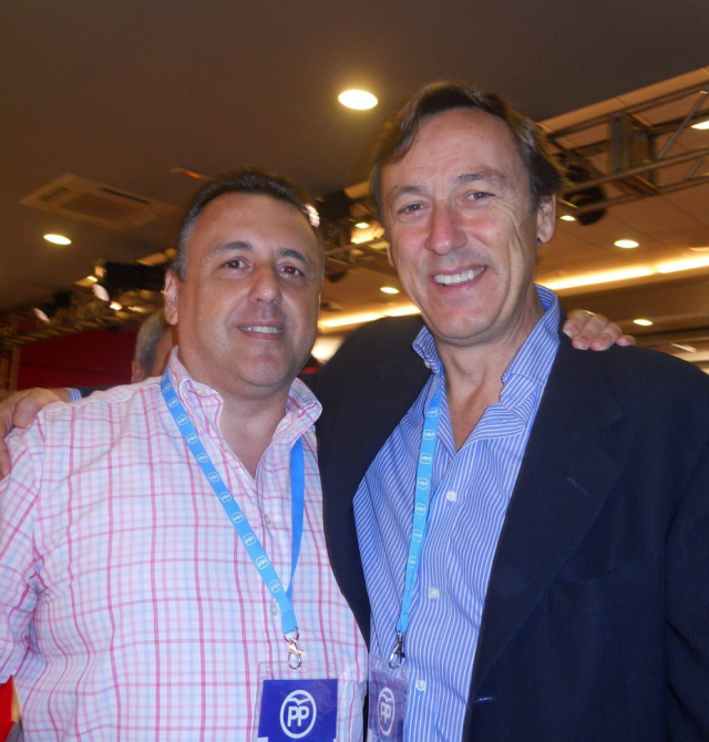 Óscar Bermán junto a Rafael Hernando, portavoz parlamentario del PP.