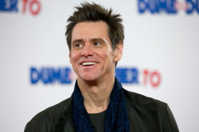Jim Carrey sonríe en la presentación de la película 'Dumb and Dumber To', el 20 de noviembre del año 2014 en Londres