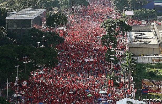 Cientos de miles de venezolanos coparon el jueves las calles de Caracas para pedir el fin de la dictadura bolivariana.