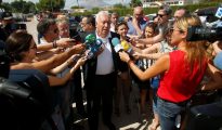 El ministro de Asuntos Exteriores en funciones, José Manuel García-Margallo, realiza declaraciones a los periodistas.