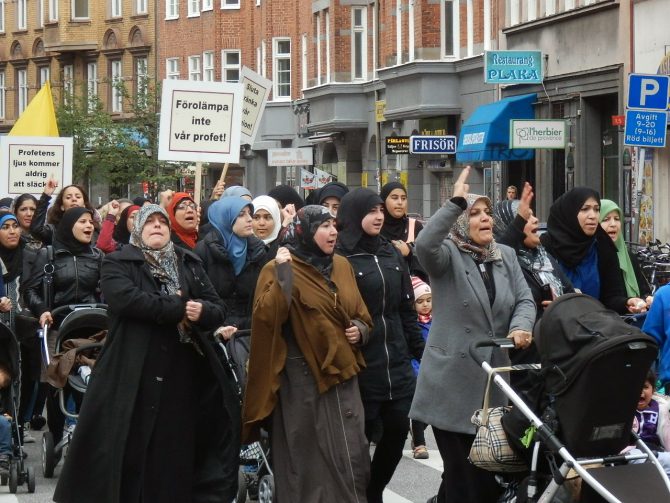Mujeres musulmanas se manifiestan en Estocolmo reclamando más ayudas.