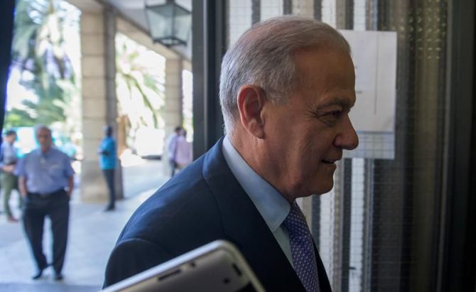 El exconsejero andaluz de Hacienda Ángel Ojeda a su llegada a la Audiencia de Sevilla.