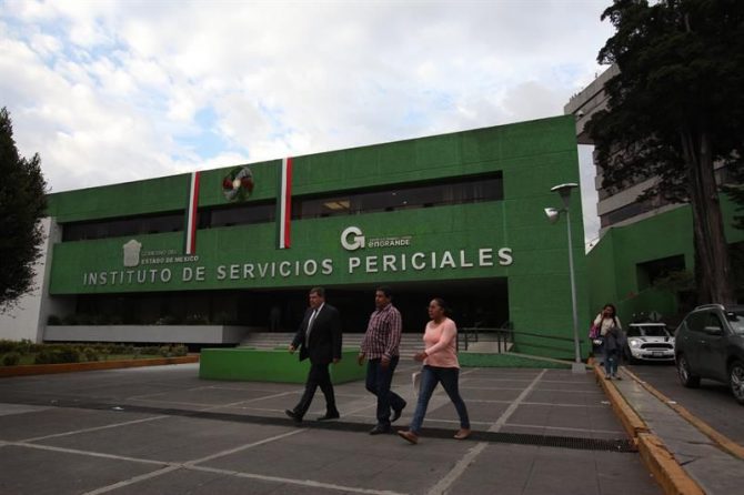 Fachada del Instituto de Servicios Periciales, ubicado en la ciudad de Toluca, capital del Estado de México.