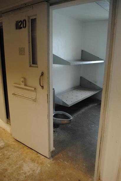 Fotografía del viernes 23 de septiembre 2016 del interior de una celda en el antiguo correccional del condado de Indian
