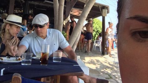 Pedro Sánchez, en un chiringuito en Mojacar
