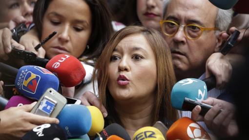 Verónica Pérez comparece ante los medios en Ferraz