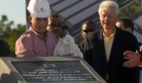 Michel Martelly y Bill Clinton inauguran el Caracol Industrial Park en Haití en 2011