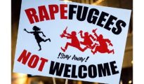 Cartel en contra de la violación de los refugiados. Juego de palabras con el al anuncio de “Welcome refugees” pero con la palabra “violar”/Twitter