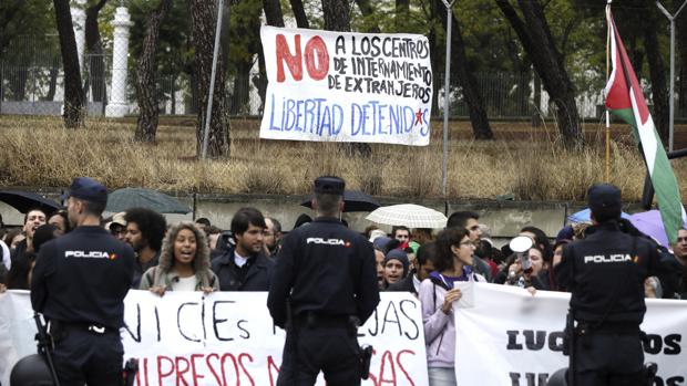 Concentración ante el Centro de Internamiento de Extranjeros de Aluche