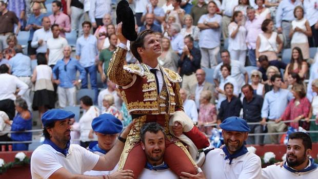 El Juli, a hombros el pasado agosto en Illumbe, que colgó el cartel de no hay billetes