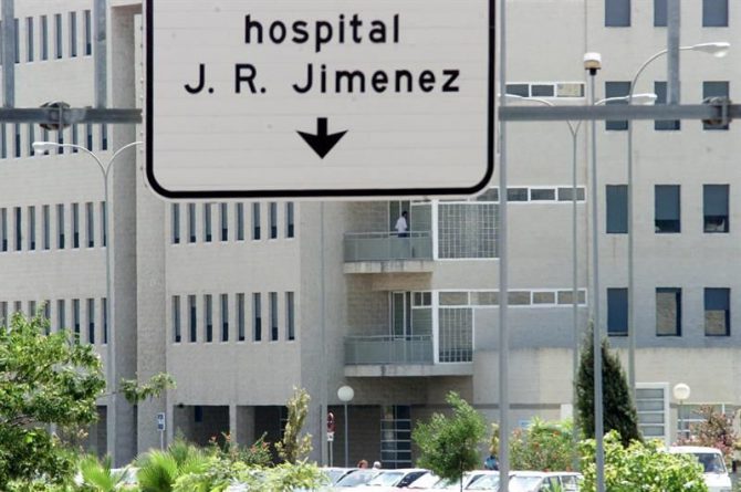 Vista del exterior del Hospital Juan Ramón Jiménez de Huelva.