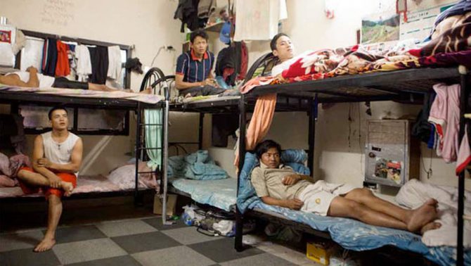 Inmigrantes asiáticos viviendo actualmente en situación de semiesclavitud en Qatar.