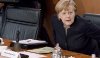 La canciller alemana, Angela Merkel, asiste al Consejo de Ministros celebrado en la Cancillería en Berlín (Alemania) hoy.