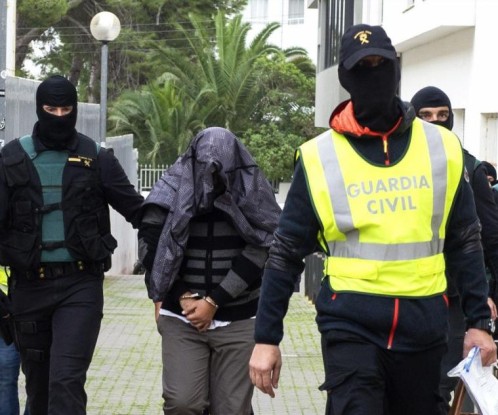 A.E.M. (c), iman marroquí de la mezquita Masllid al Fath de Ibiza, tras ser detenido por agentes de la Guardia Civil.