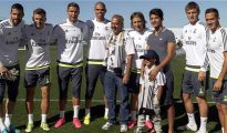 Osama Abdul Mohsen, junto a la plantilla del Real Madrid.
