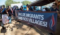 Simpatizantes del Frente Nacional se manifiestan en Pierrefeu-du-Var (Francia), el 10 de octubre de 2016