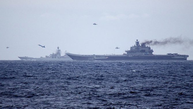 Portaaviones Admiral Kuznetsov y crucero de propulsión nuclear Piotr Veliki