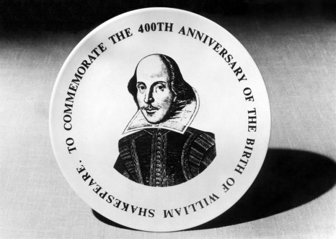 Medalla conmemorativa del dramaturgo británico William Shakespeare.