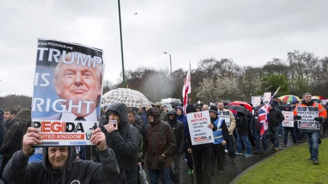 Patriotas europeos manifiestan su apoyo a Trump.