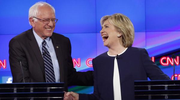 Sanders y Clinton, durante un debate por la primaria del Partido Demócrata.