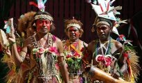 Danzas tradicionales de la provincia del Norte de Papúa Nueva Guinea.