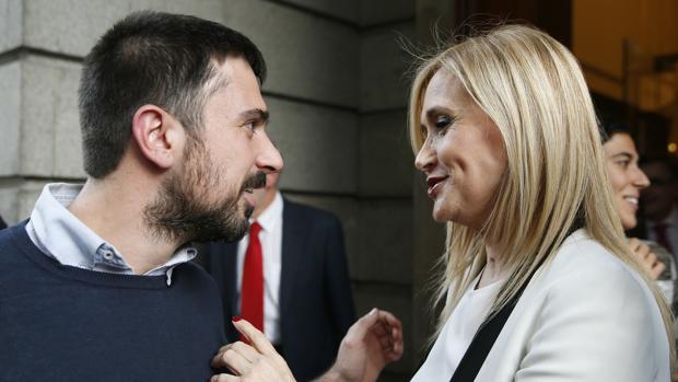 Ramón Espinar, junto a Cristina Cifuentes
