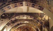 La sala que el MNAC contruyó para los frescos de Sijena