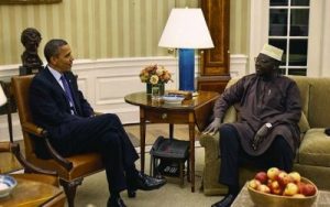 Barack Obama y su medio hermano, Abon’go Malik Obama