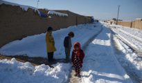 NIños afganos en un campo de refugiados en Mazar-i-Sharif el pasado 11 de diciembre