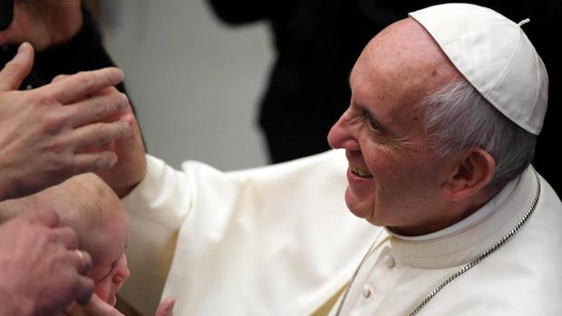El papa Francisco, durante su reunión para felicitar la Navidad a los empleados del Vaticano
