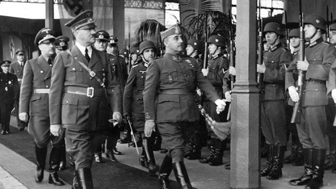 Adolf Hitler y Francisco Franco en Bahnhof, Alemania, años 1940.
