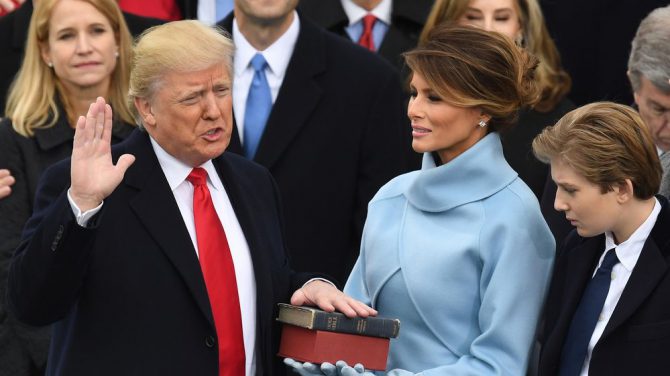 Así juró como nuevo presidente de los Estados Unidos Donald Trump