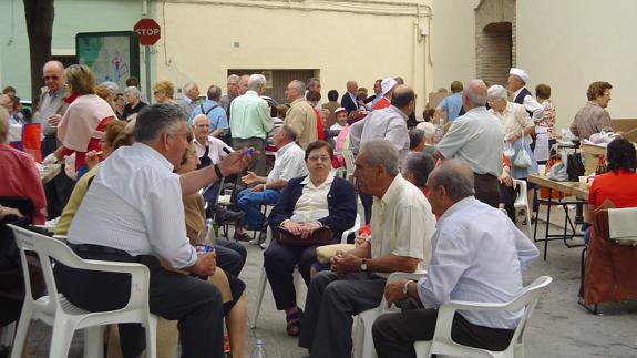 Un grupo de jubilados reunidos.