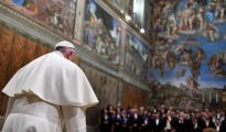El Papa condena el extremismo religioso y defiende la acogida de refugiados