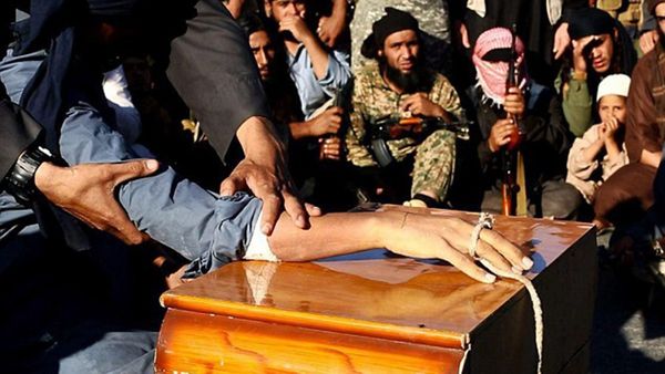 Los terroristas de ISIS les amputaron a las manos a dos niños
