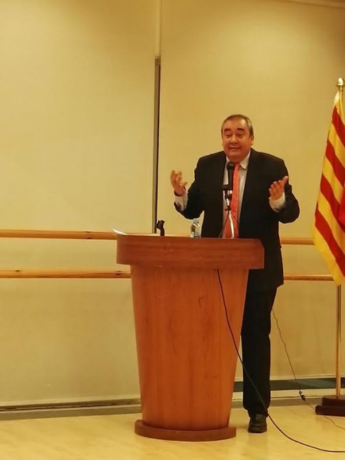 .Armando Robles, durante un acto político en Cataluña.