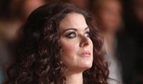 Debra Messing acusó al cineasta Alfonso Arau de acoso sexual
