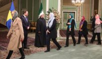 La ministra sueca Ann Linde y su gabinete saludan al presidente iraní, Rohani