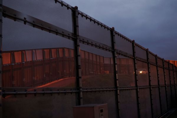 Muro que divide a Estados Unidos y México cerca a la paso fronterizo en San Isidro, California. 