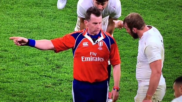 Nigel Owens, durante un partido -
