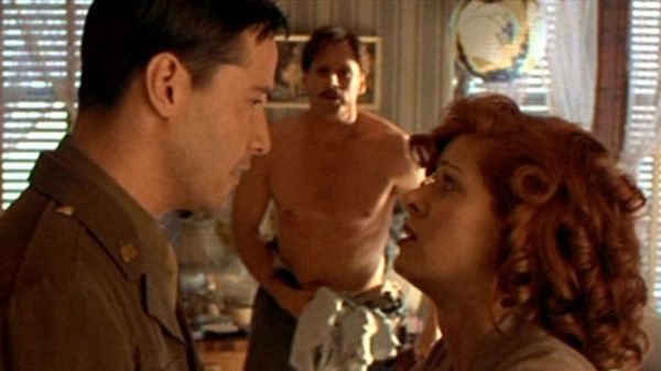 Debra Messing junto a Keanu Reeves en “Un paseo por las nubes”